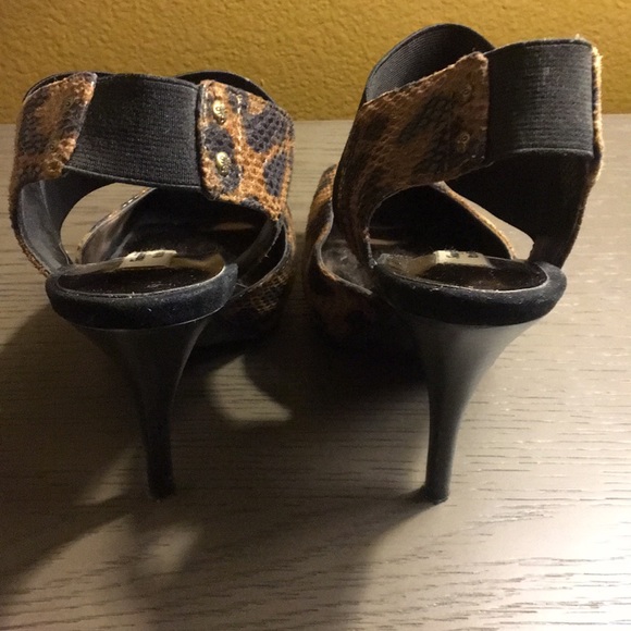 Vera Wang Leopard Print Heels in Size 6 - Picture 4 of 4